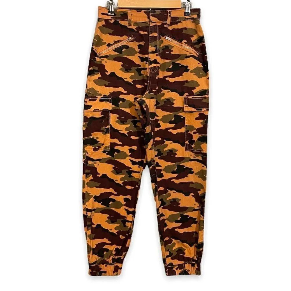 LooseโZipโCamoย Jeansโ